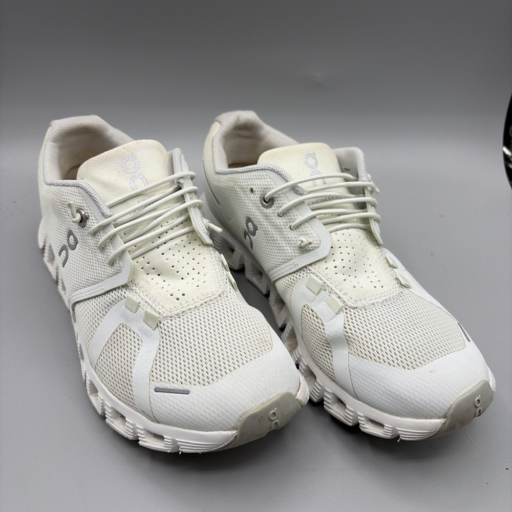 On Running Cloud 5 Running Shoes Womens size 6 Ice White 59.98774